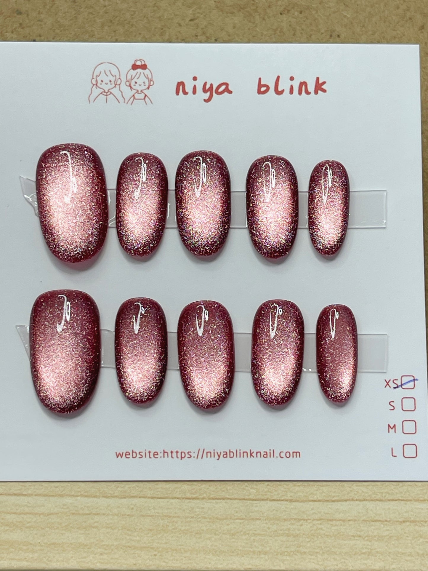 Extra Small -series cat eyes