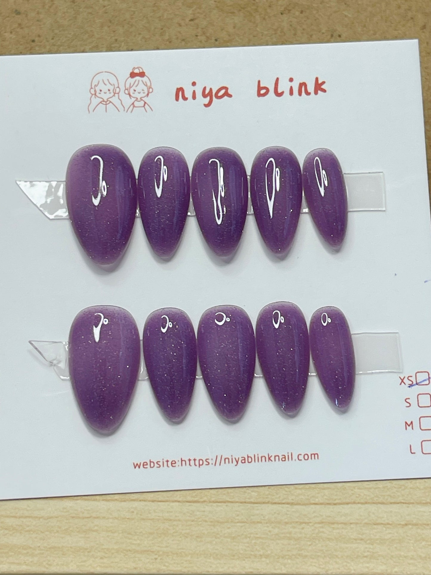 Extra Small -series cat eyes