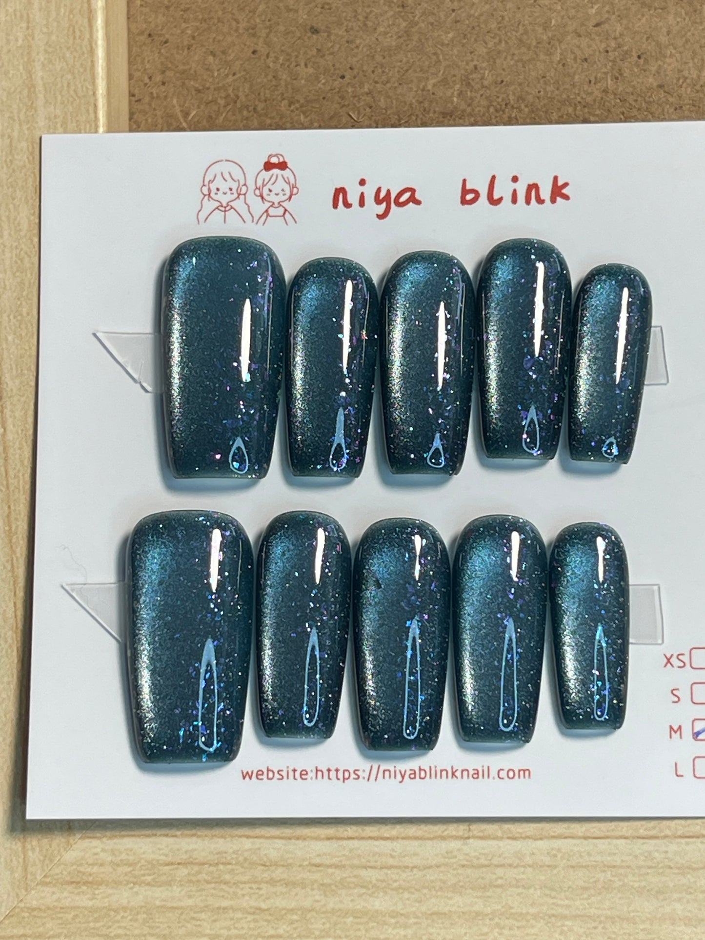 medium cat eye (Coffin Shape