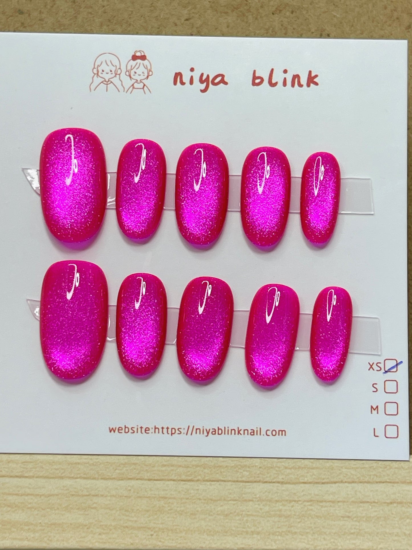 Extra Small -series cat eyes