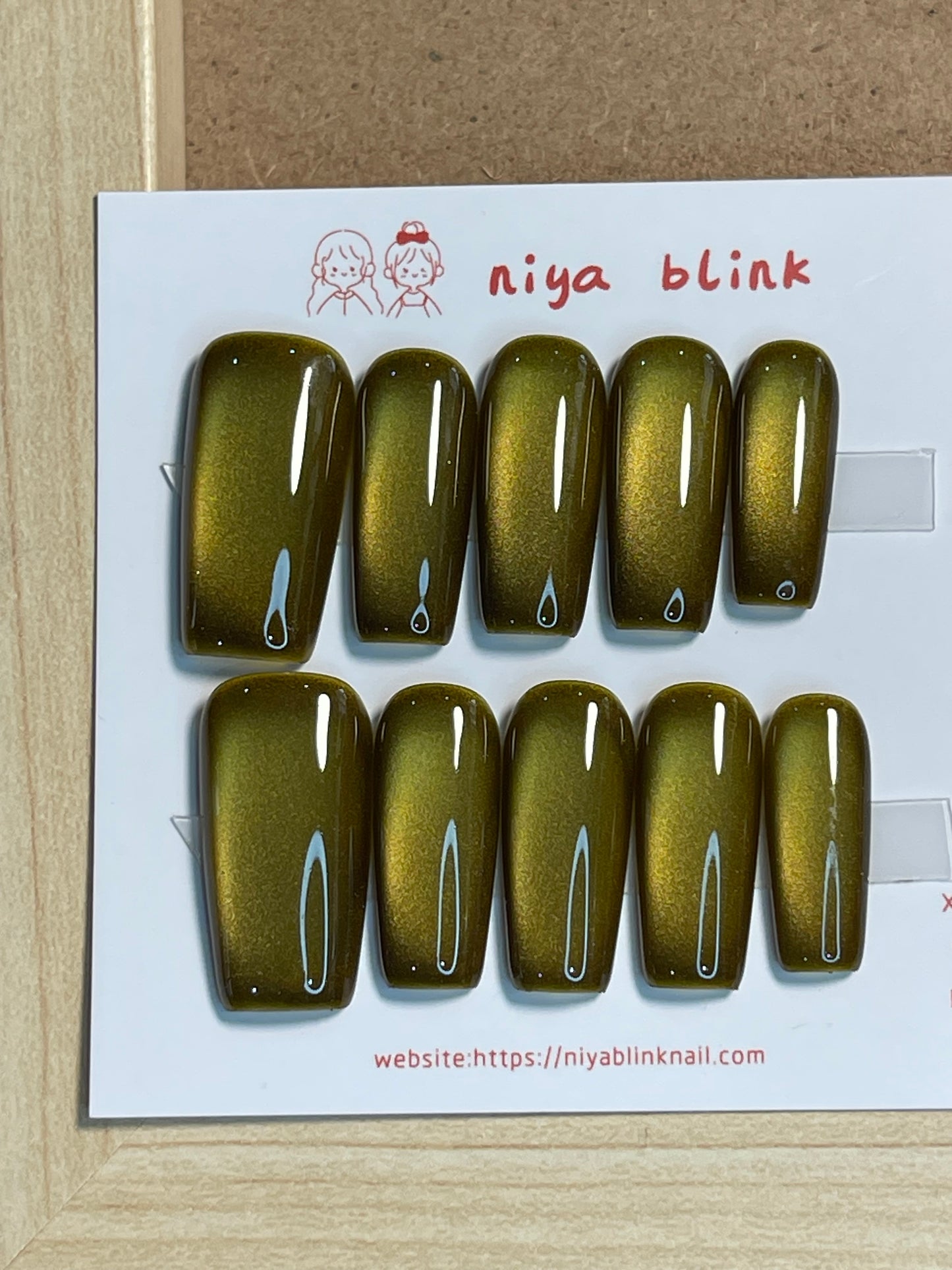 medium cat eye (Coffin Shape