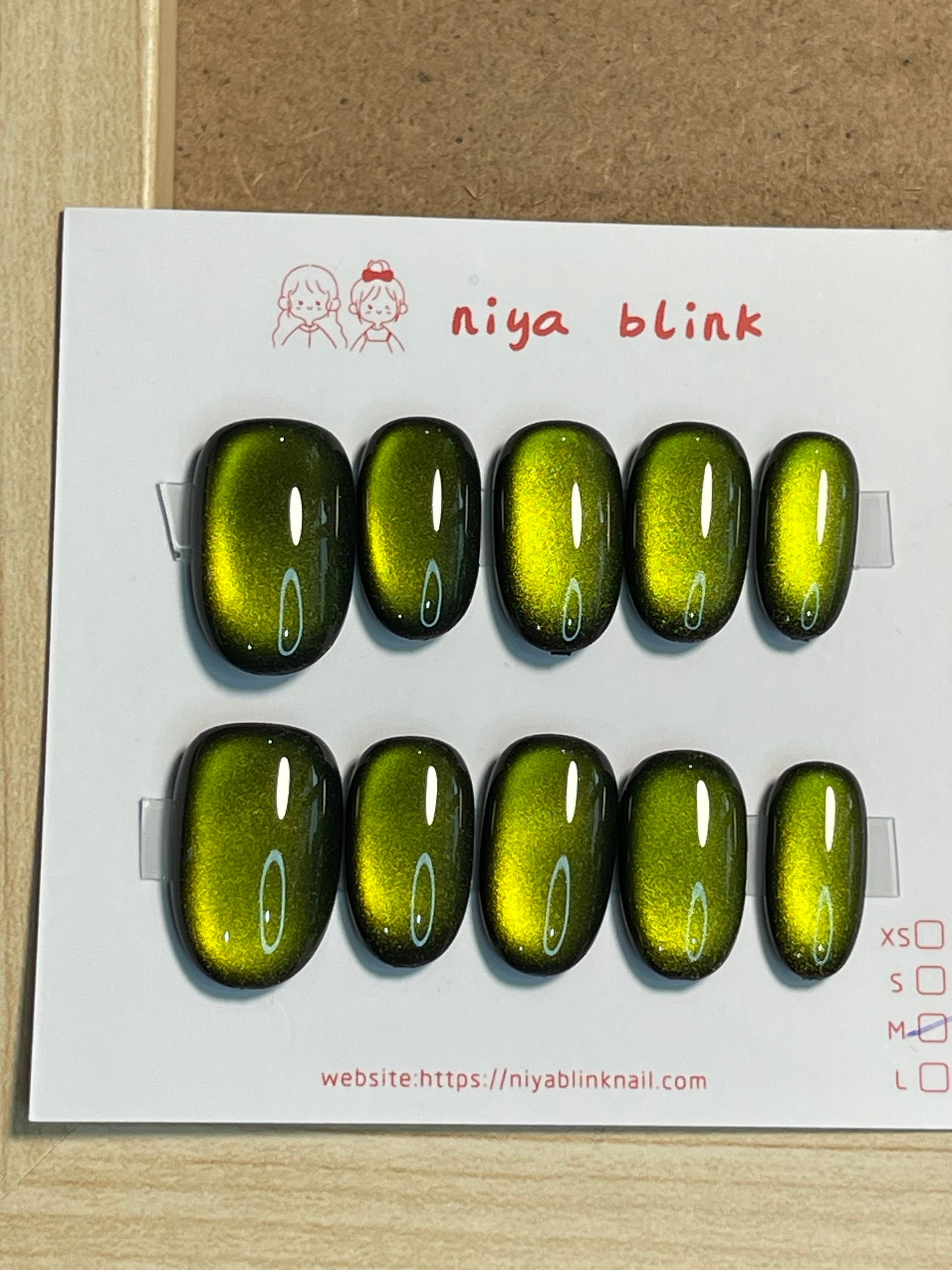 Medium cat eye （Short oval