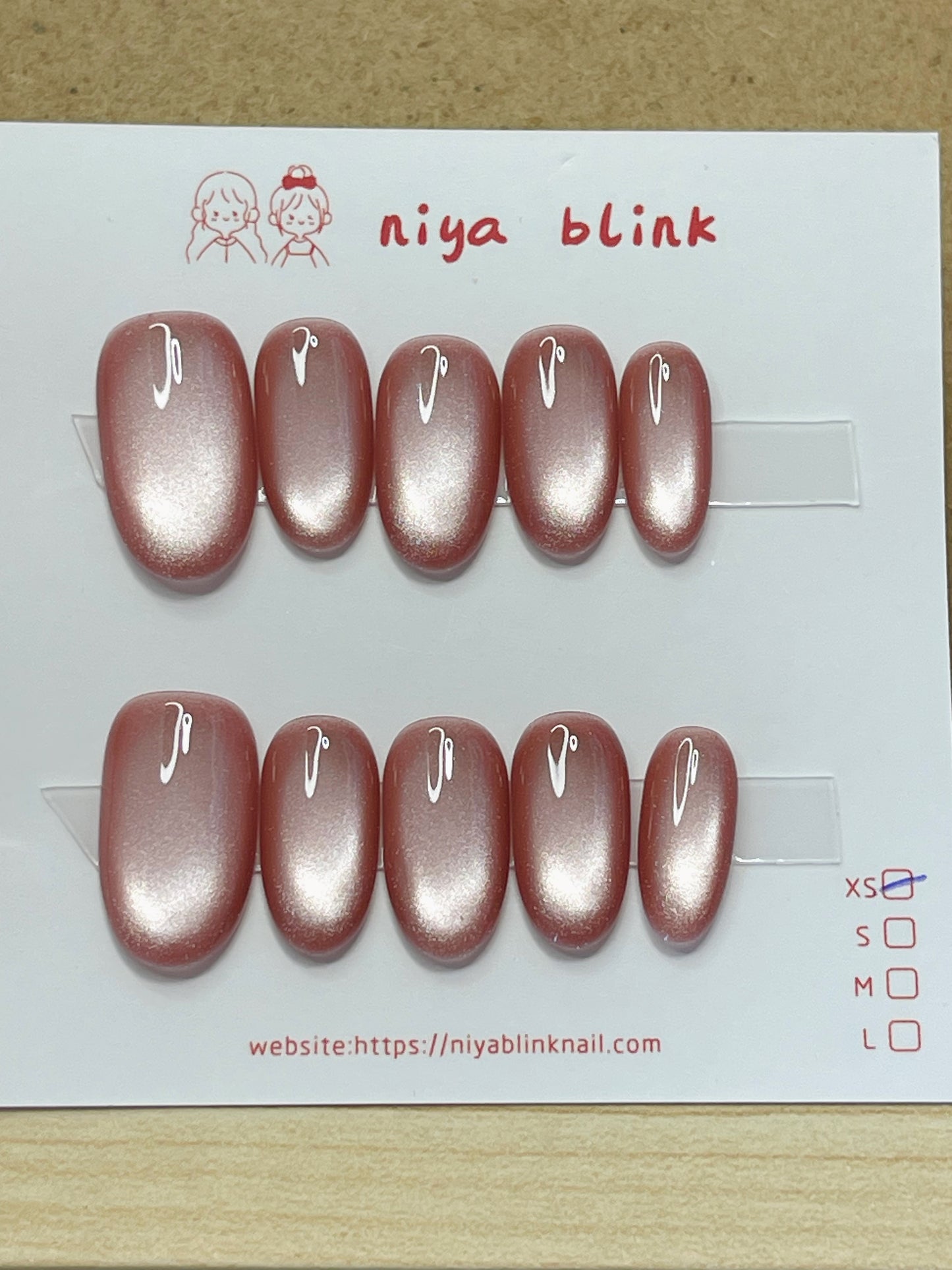 Extra Small -series cat eyes