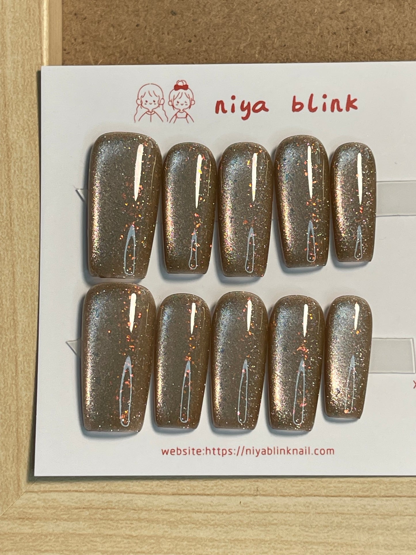 medium cat eye (Coffin Shape