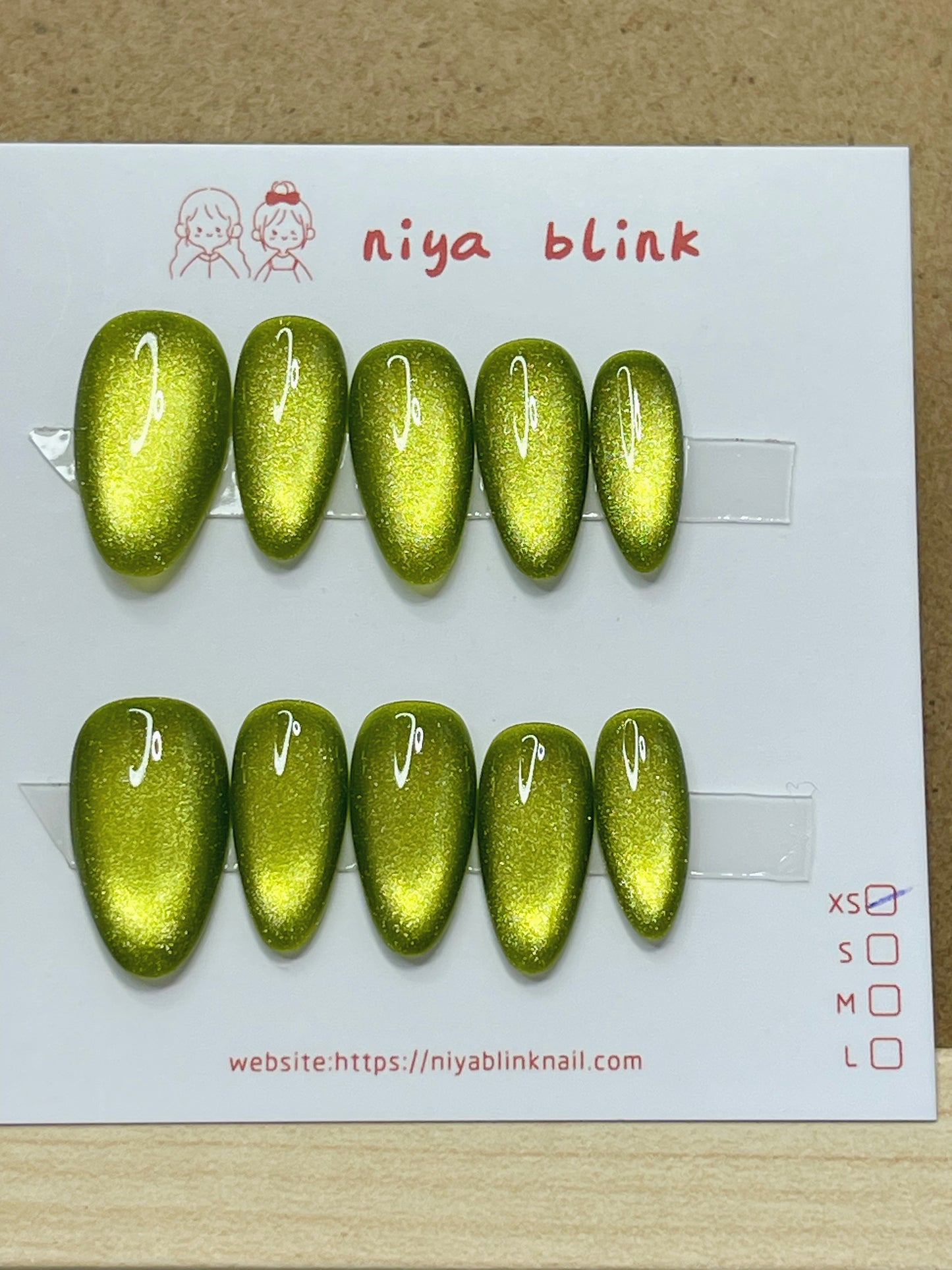 Extra Small -series cat eyes