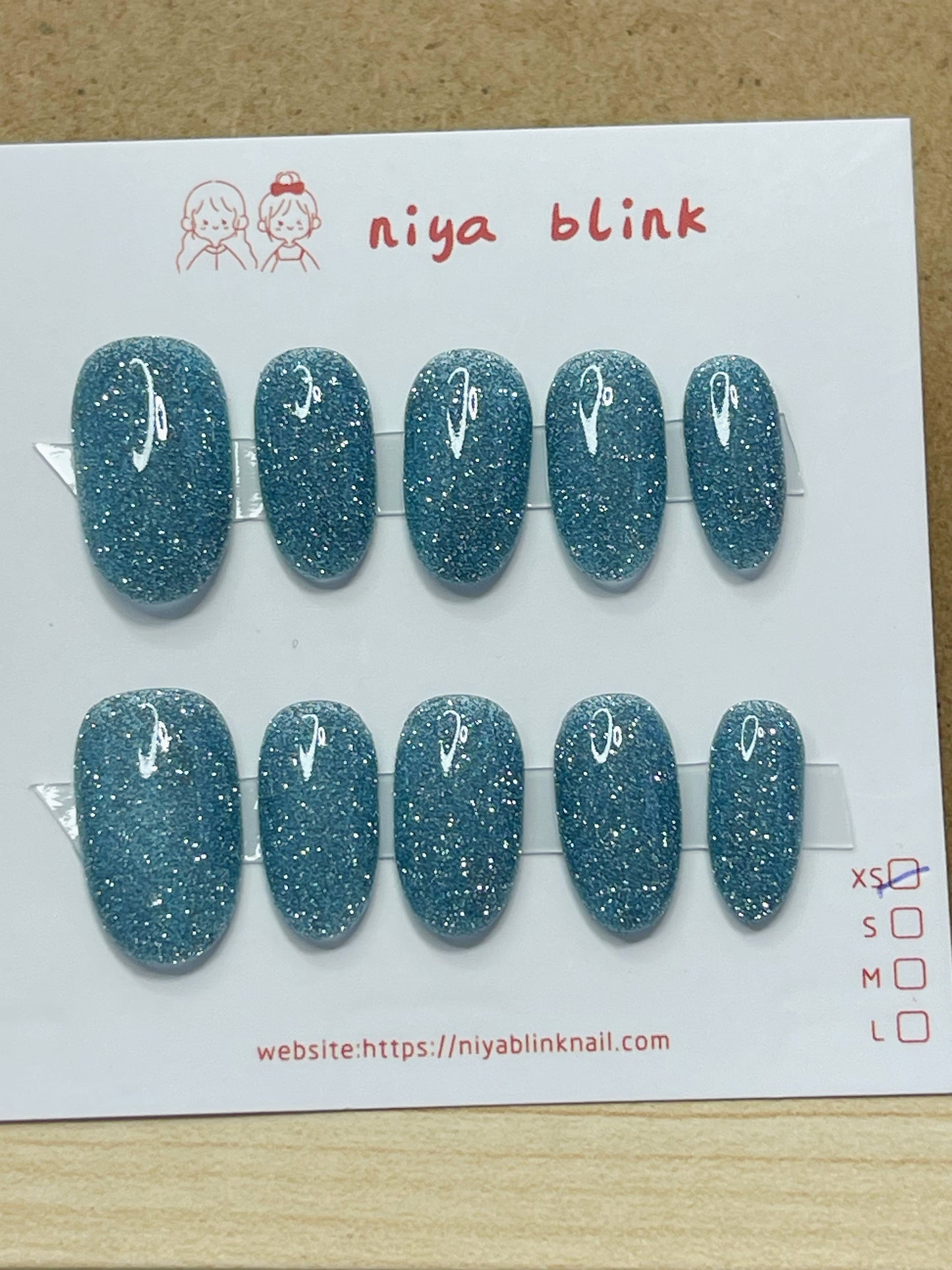 Extra Small -series cat eyes