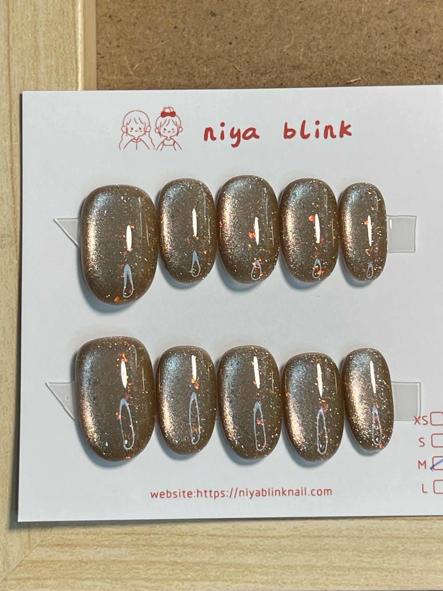 Medium cat eye （Short oval