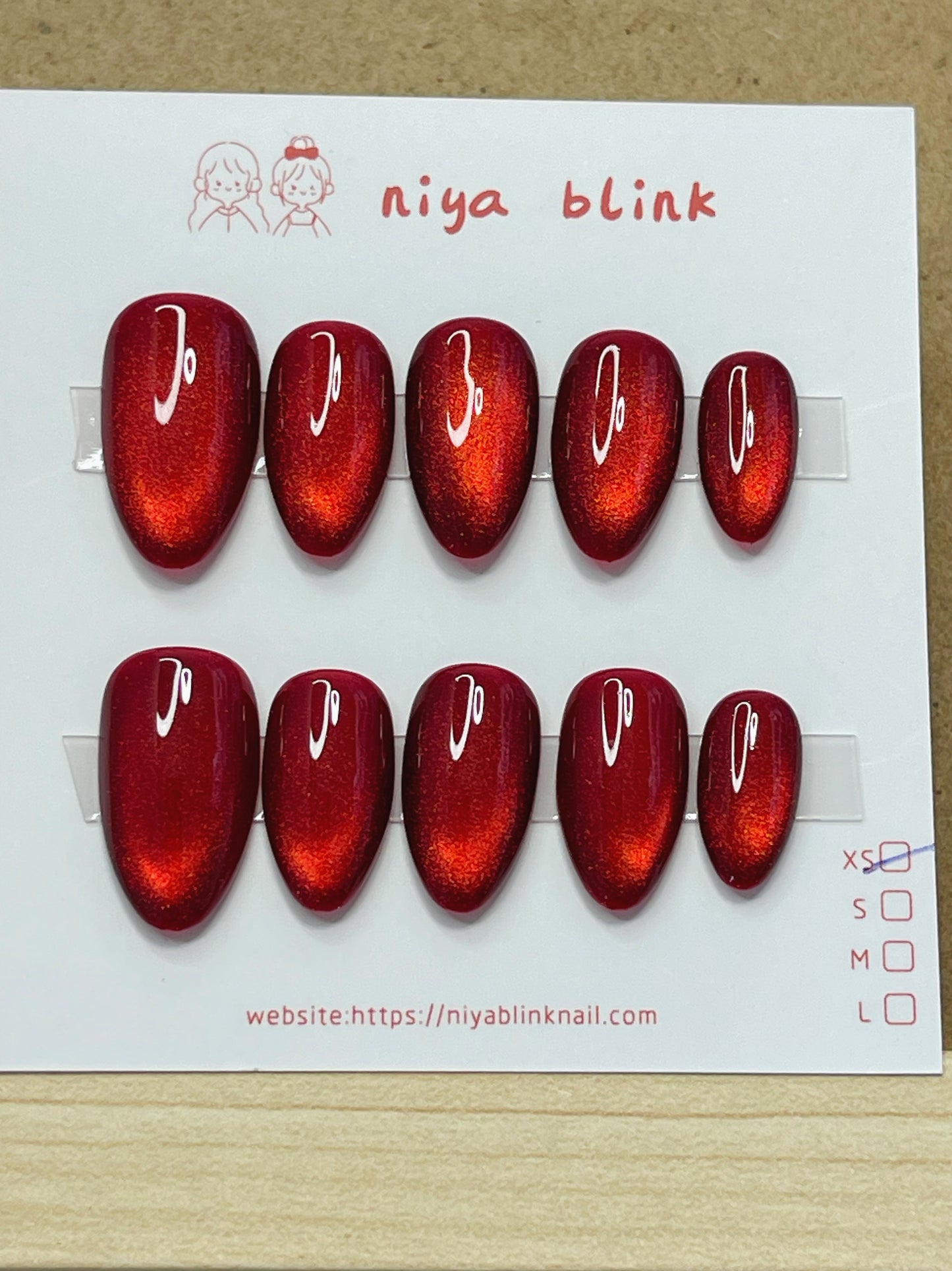 Extra Small -series cat eyes