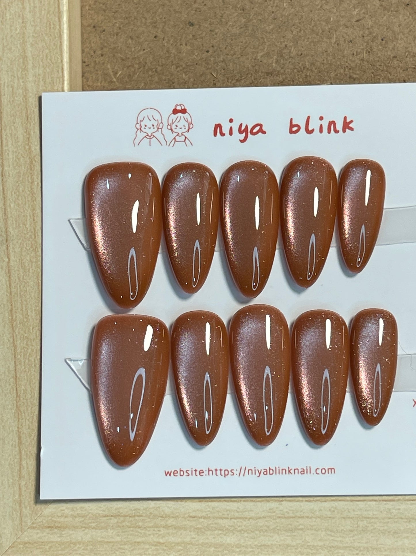 medium cat eye (Medium Almond