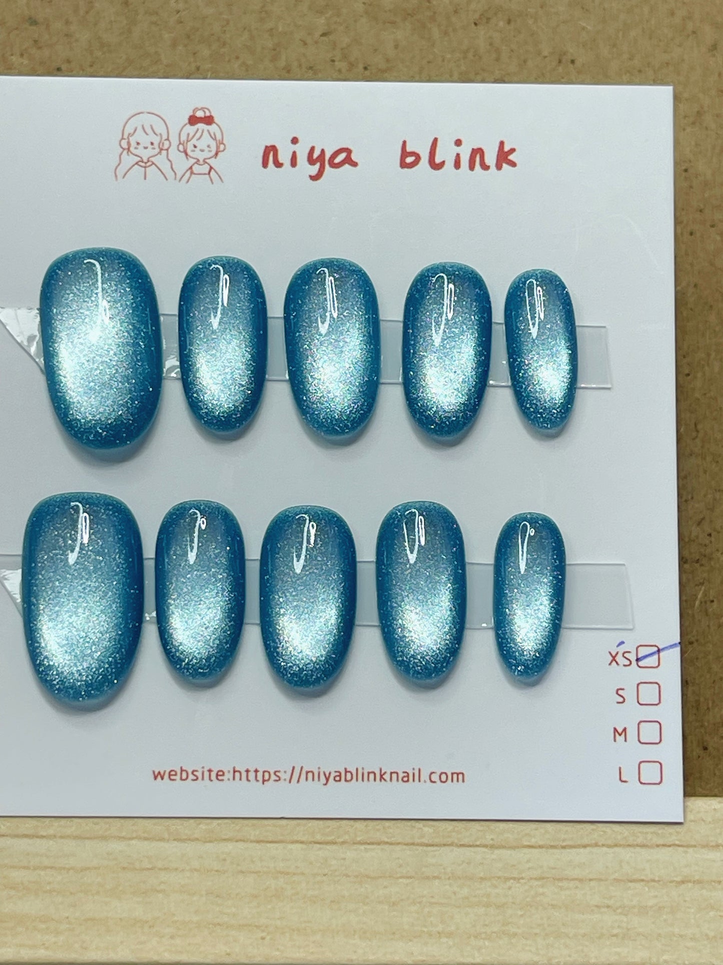 Extra Small -series cat eyes