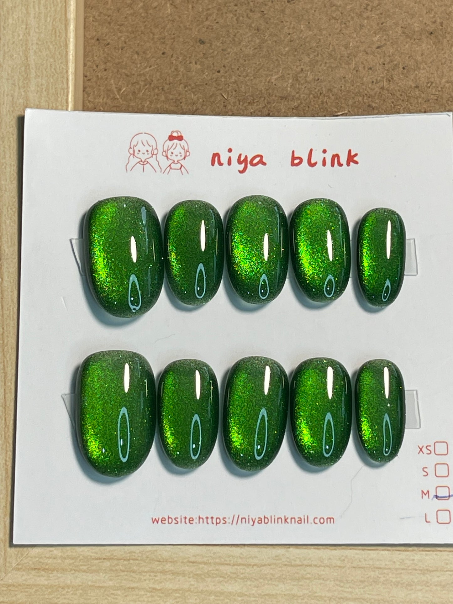 Medium cat eye （Short oval