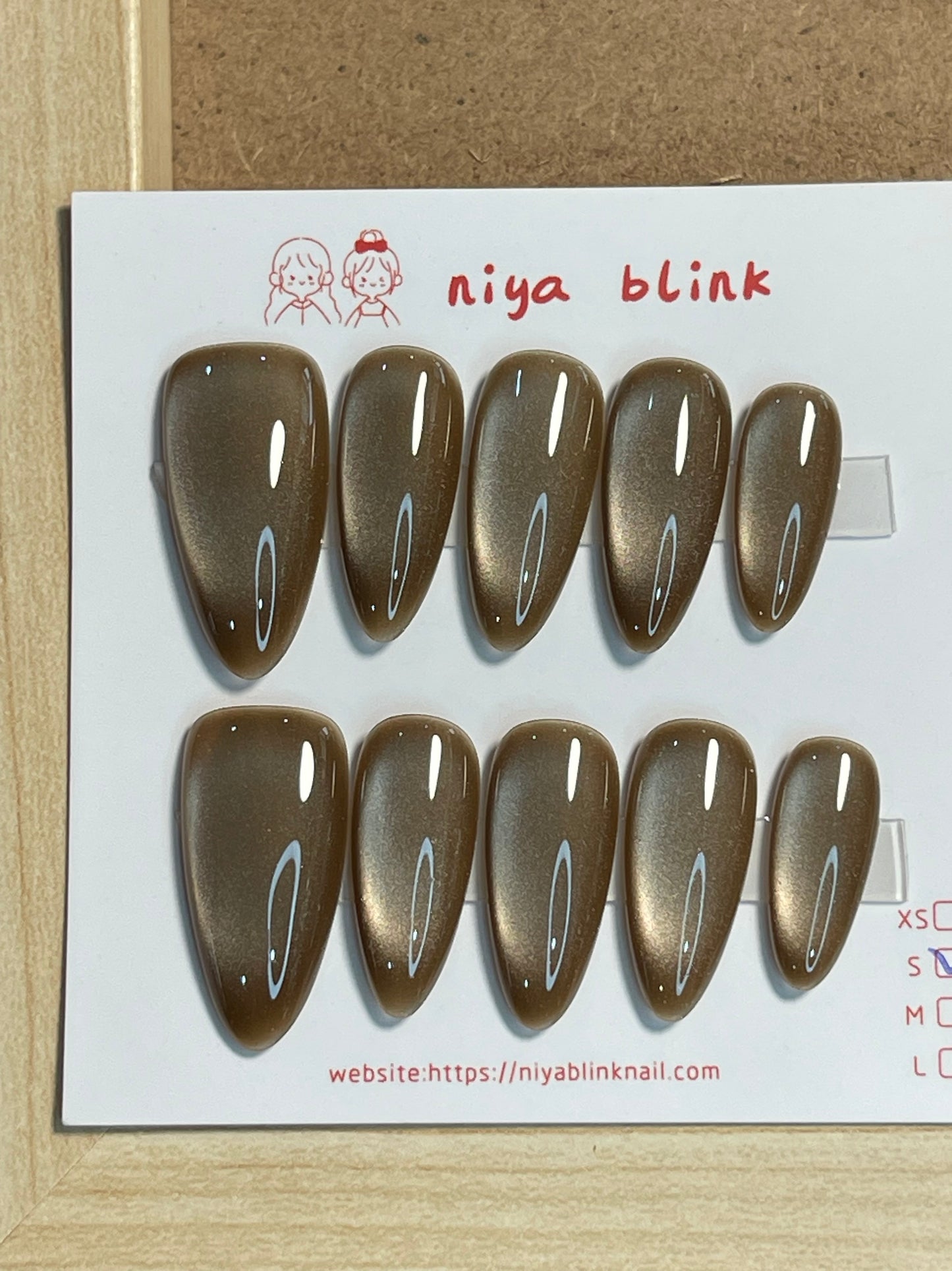 medium cat eye (Medium Almond